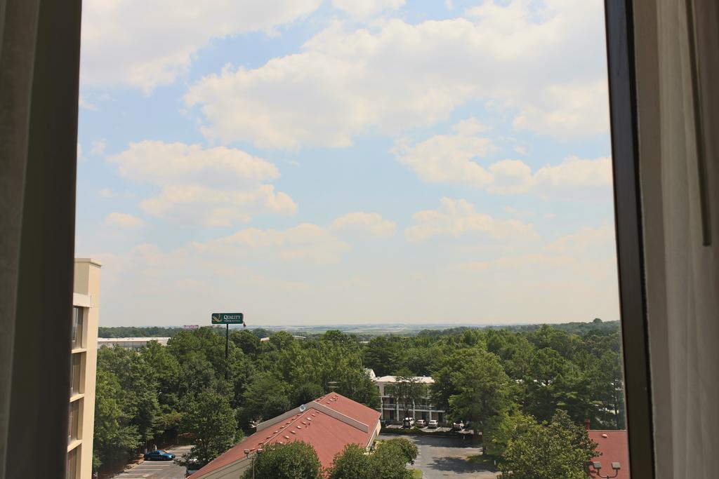 Отель Ramada Plaza By Wyndham Atlanta Airport Колледж Парк Экстерьер фото