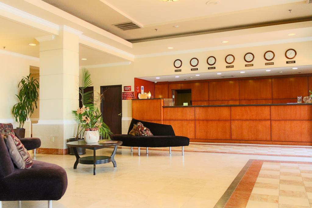 Отель Ramada Plaza By Wyndham Atlanta Airport Экстерьер фото