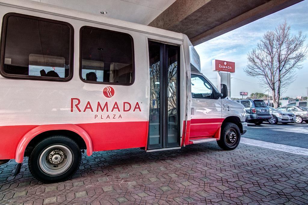 Отель Ramada Plaza By Wyndham Atlanta Airport Колледж Парк Экстерьер фото
