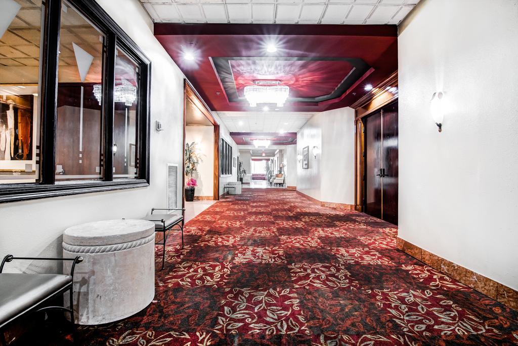 Отель Ramada Plaza By Wyndham Atlanta Airport Колледж Парк Экстерьер фото