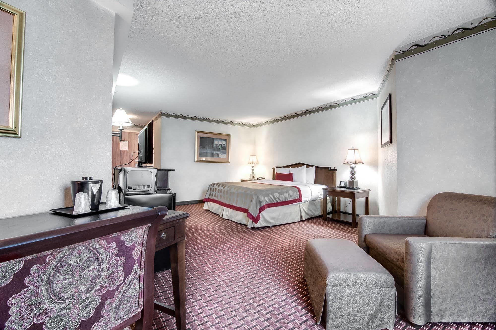 Отель Ramada Plaza By Wyndham Atlanta Airport Колледж Парк Экстерьер фото