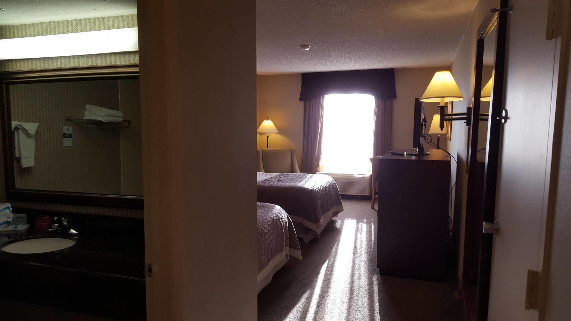 Отель Ramada Plaza By Wyndham Atlanta Airport Колледж Парк Экстерьер фото
