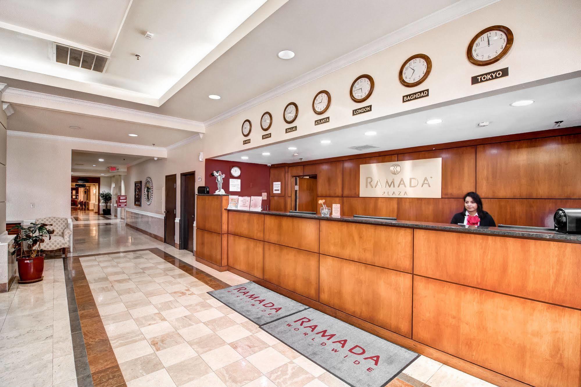 Отель Ramada Plaza By Wyndham Atlanta Airport Колледж Парк Экстерьер фото