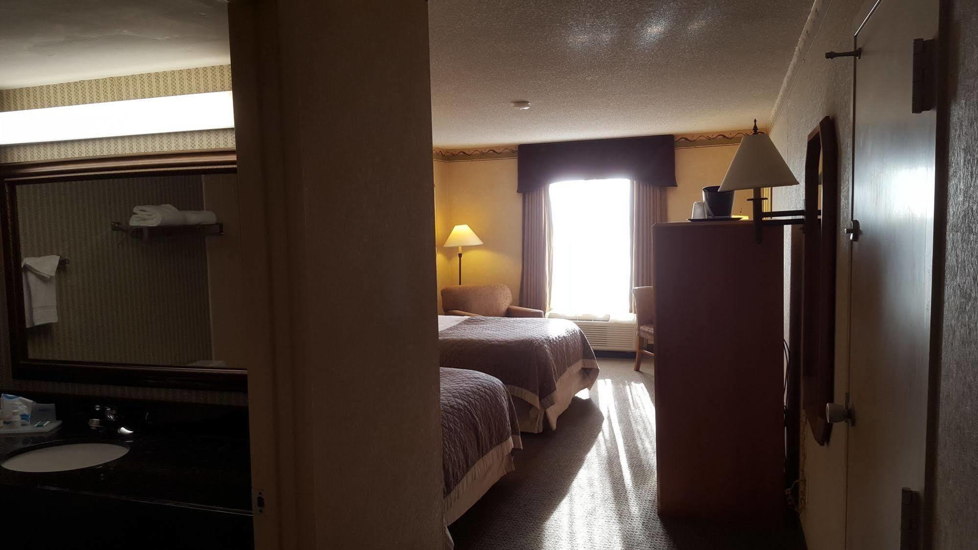 Отель Ramada Plaza By Wyndham Atlanta Airport Колледж Парк Экстерьер фото