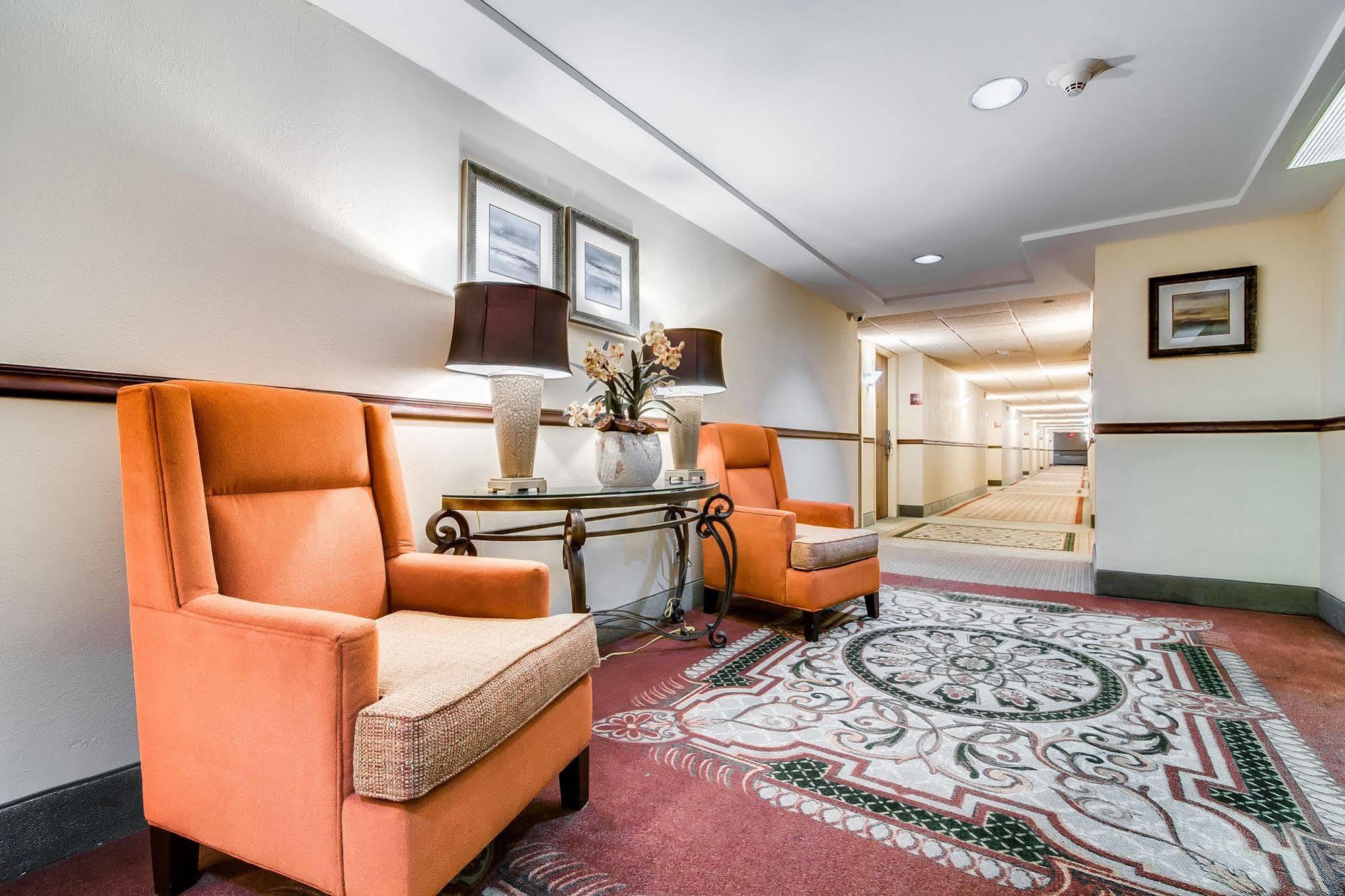 Отель Ramada Plaza By Wyndham Atlanta Airport Колледж Парк Экстерьер фото