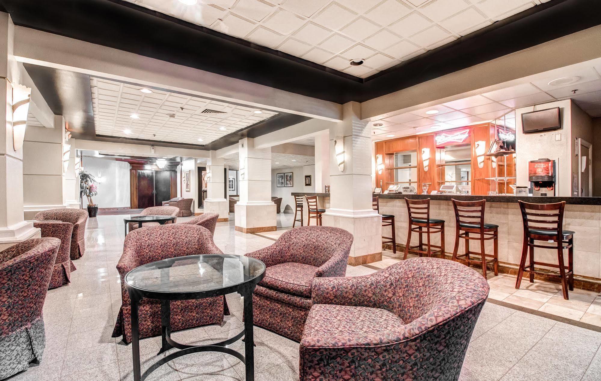 Отель Ramada Plaza By Wyndham Atlanta Airport Колледж Парк Экстерьер фото