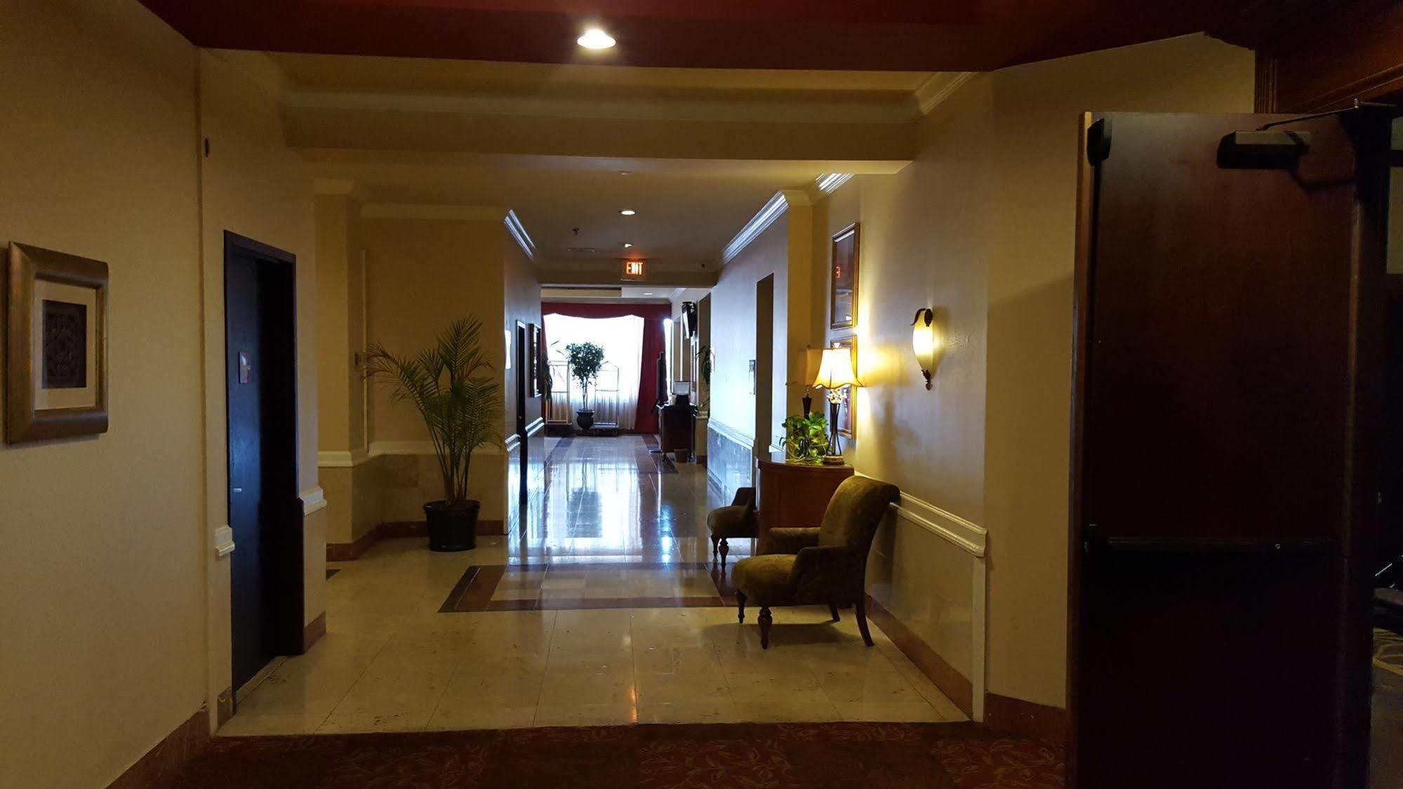 Отель Ramada Plaza By Wyndham Atlanta Airport Колледж Парк Экстерьер фото