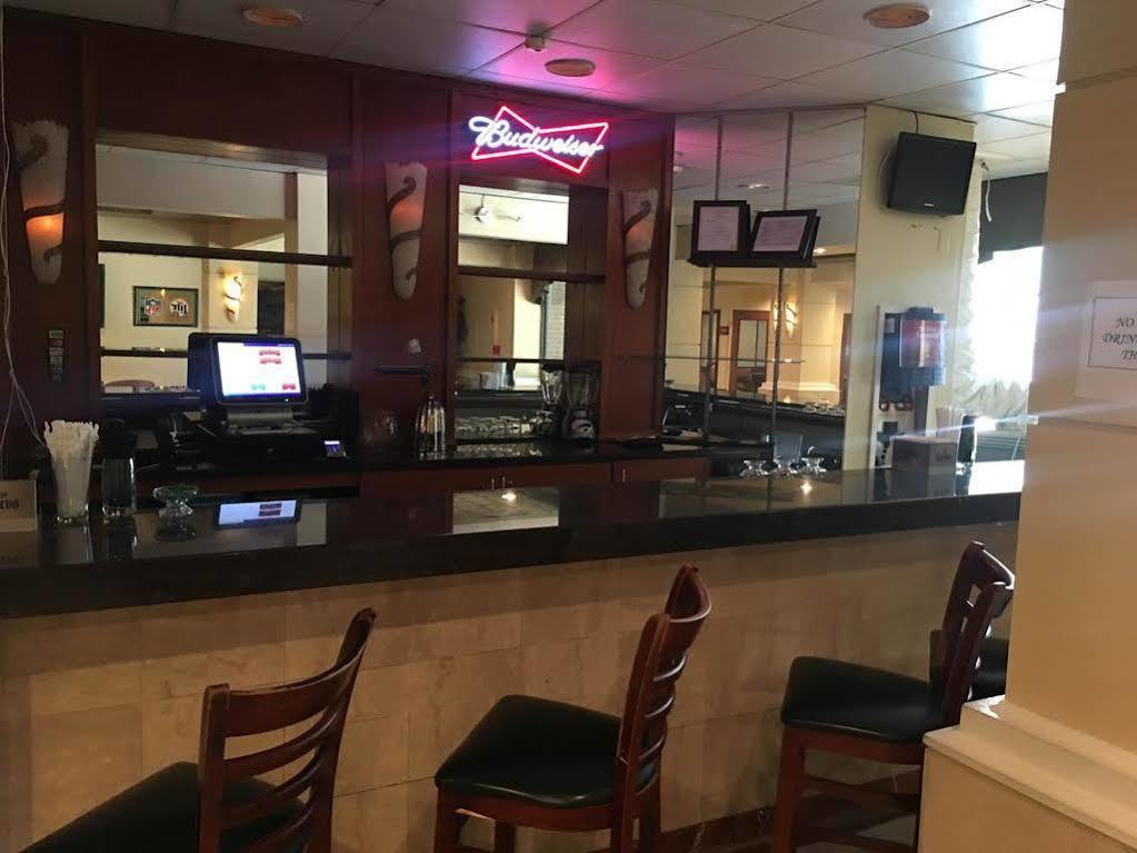 Отель Ramada Plaza By Wyndham Atlanta Airport Колледж Парк Экстерьер фото